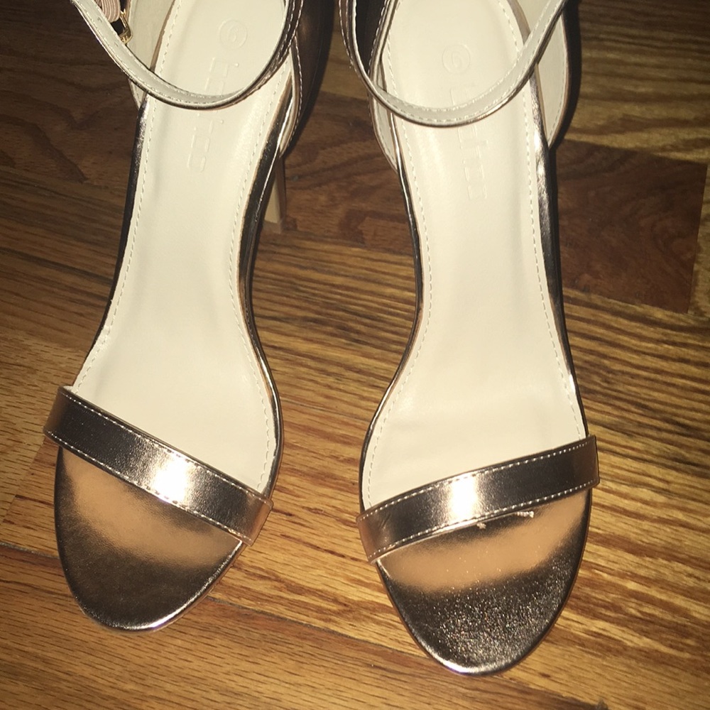 Heels - Picture 3 of 3